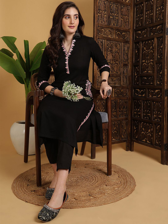 Embroidered Calf Length V-Neck Three-Quarter Sleeve Straight Kurta